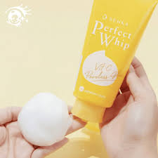 Senka Perfect Whip Yuzu Vit C Poreless Glow Face Wash