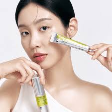 The Vita-A Retinol Shot Tightening Serum